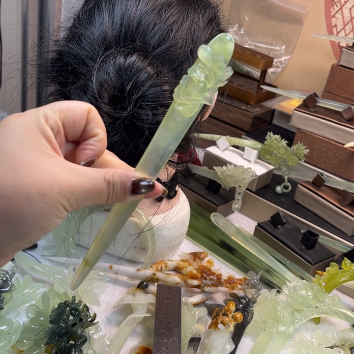 白***垩蛇纹石玉合金发饰