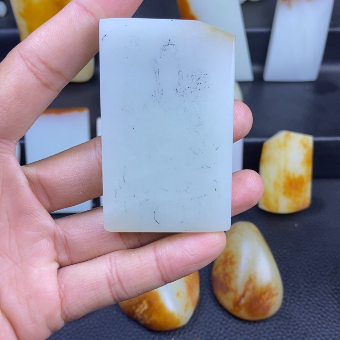 未镶嵌吊坠定制和田玉颜*大