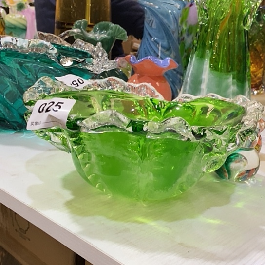 琉璃花瓶高12厘米口径25厘米