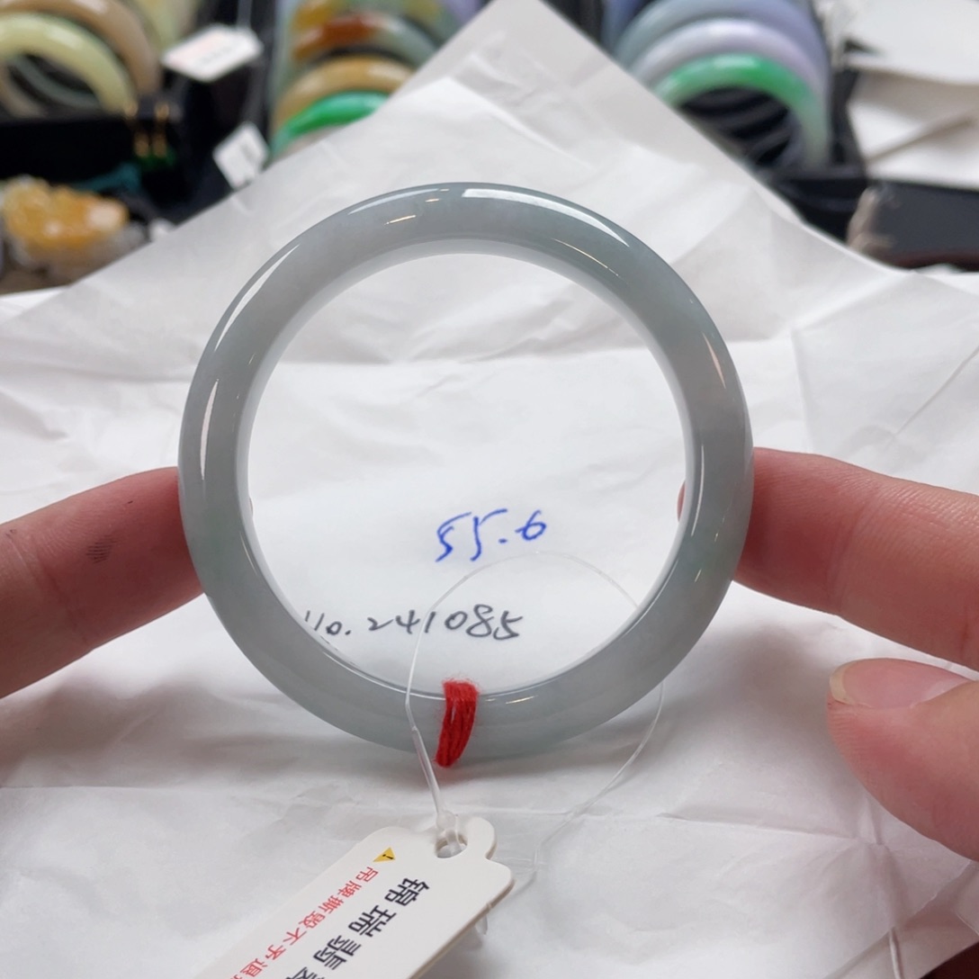 翡翠手镯未镶嵌55.6正圈 有纹