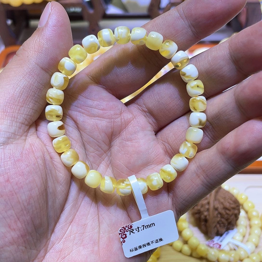 蜜蜡手串未镶嵌7mm金漆白溶洞妖花毕业级