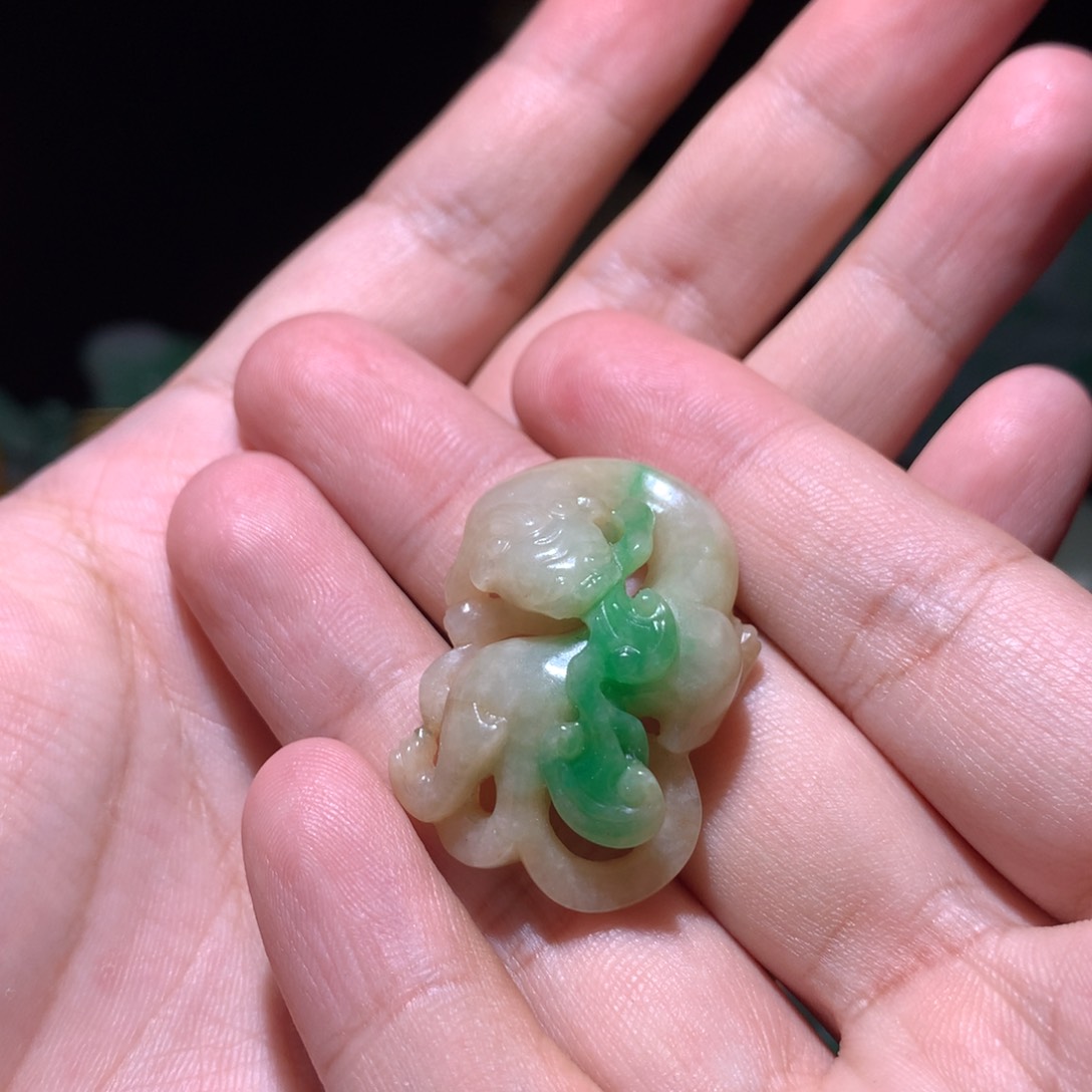 翡翠挂件未镶嵌老*童