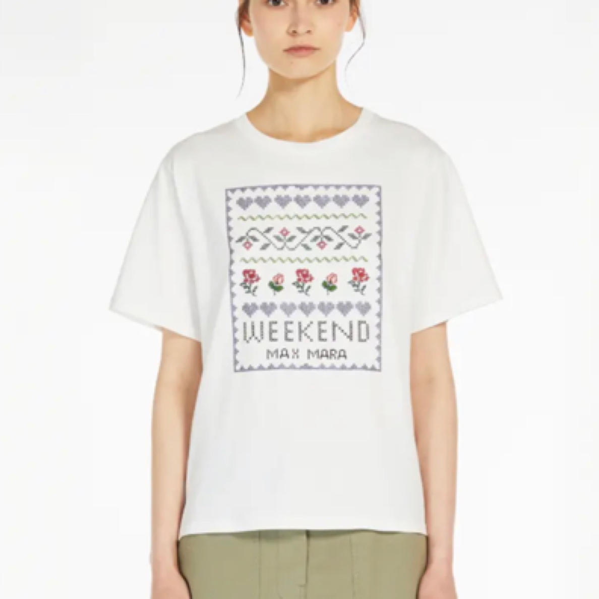 M早春新款小众简约刺绣玫瑰花朵休闲上衣圆领白色T恤女上衣