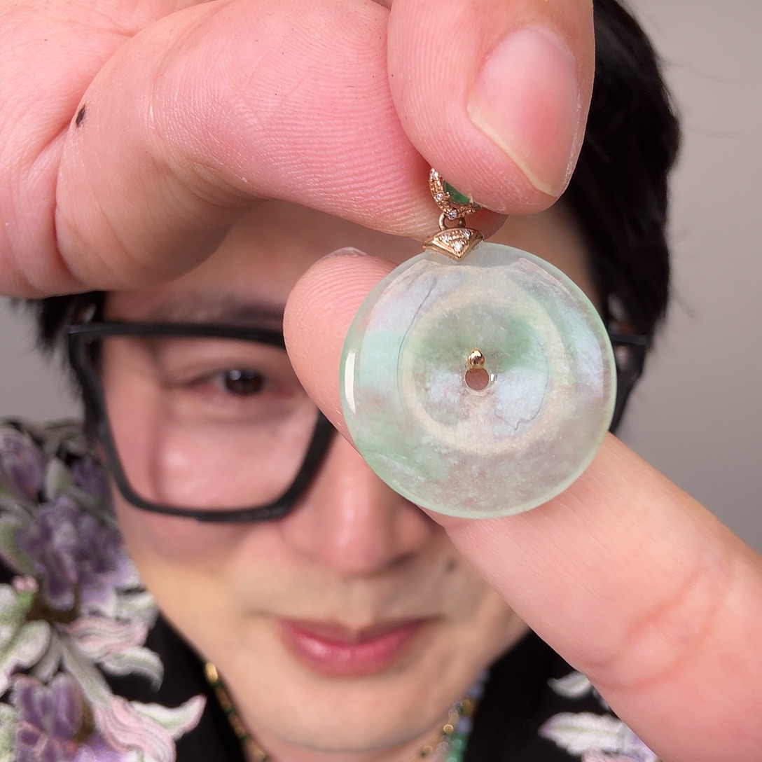 翡翠18K金镶嵌颈饰一件