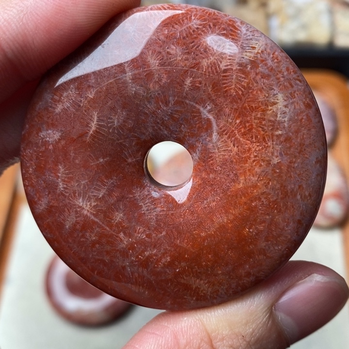 硅化玉颈饰足金镶嵌郝*子