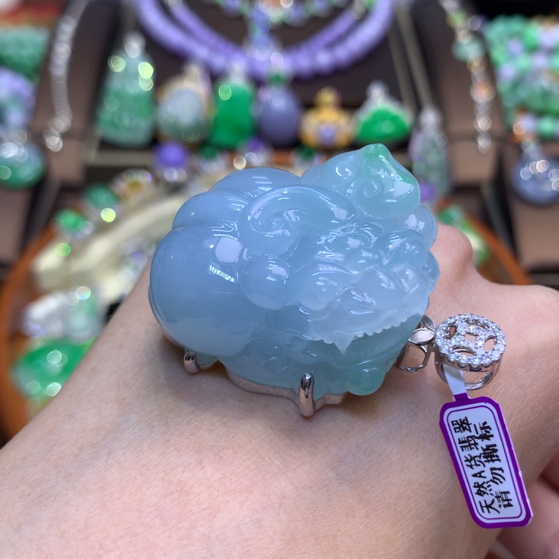 翡翠18K金镶嵌颈饰