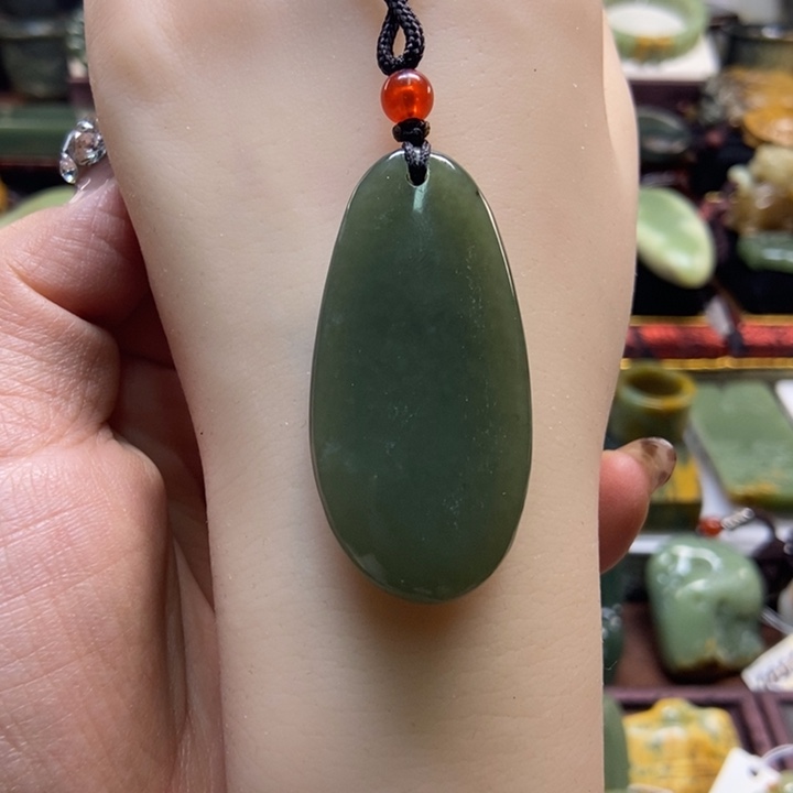 吊坠(赠链)未镶嵌岫岩老玉（透闪石质玉）