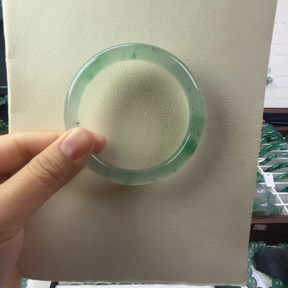 C***。石英质玉未镶嵌手镯53.3