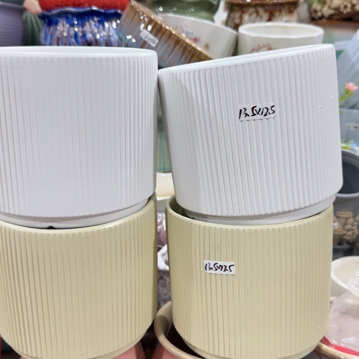 凑9块包邮，有孔，陶瓷花盆