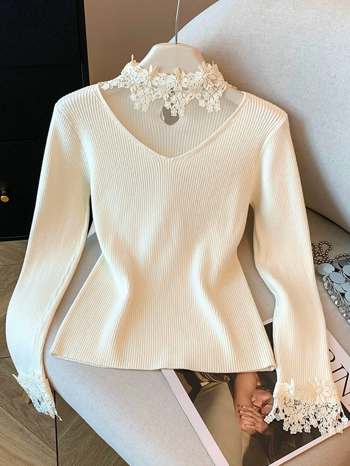 【秀宝女装】气质百搭蕾丝打底针织衫XB3680