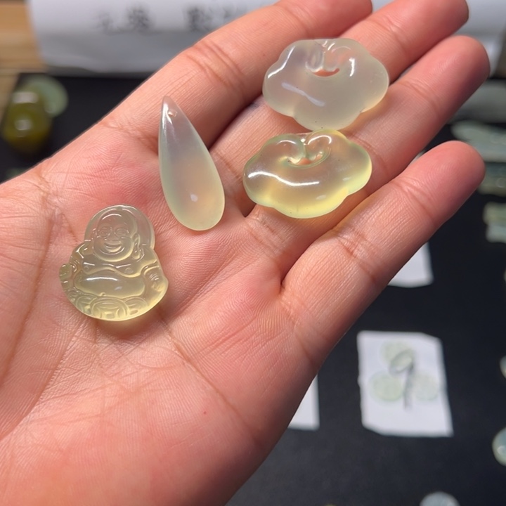 纪****岫玉未镶嵌吊坠(不含链)