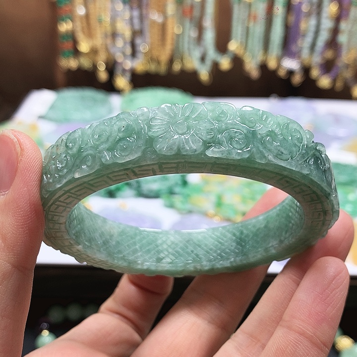 翡翠手镯未镶嵌手镯