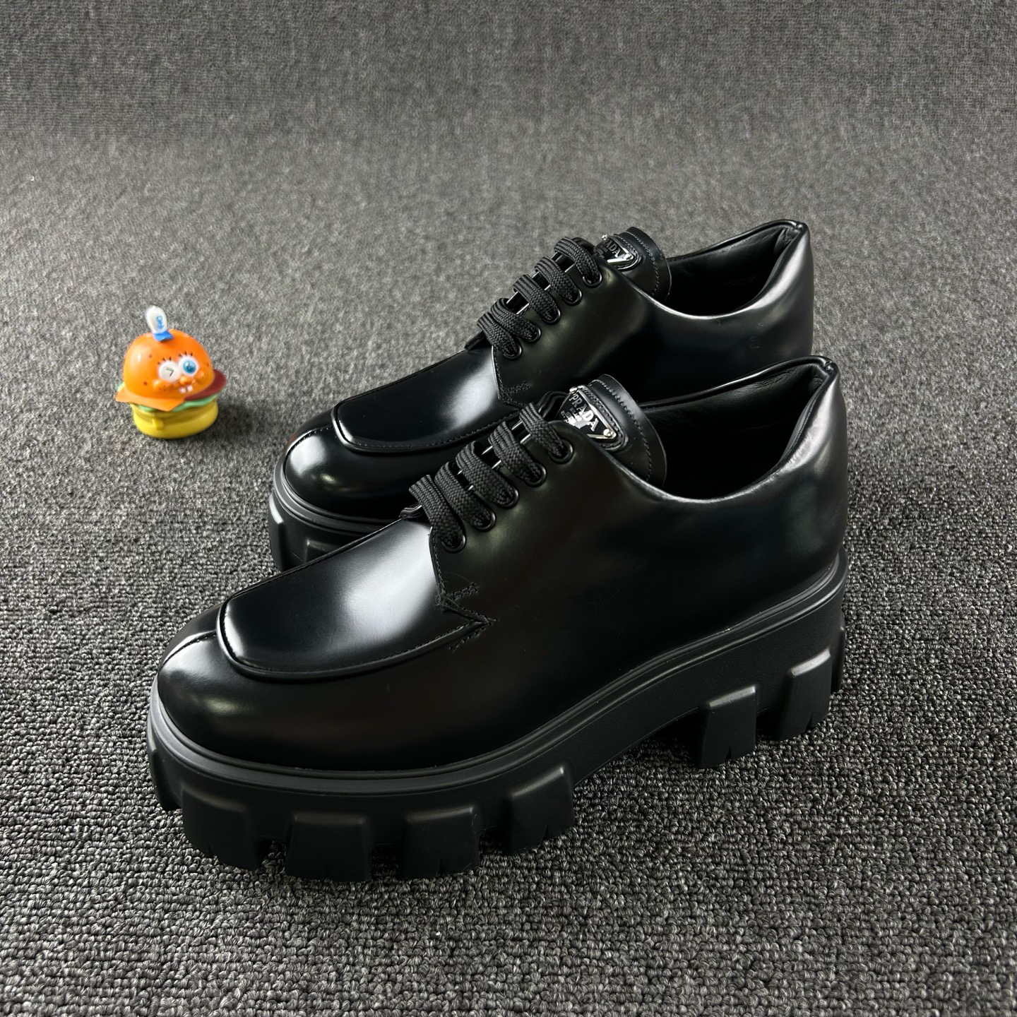 未使用 Prada/普拉达 黑色厚底鞋36码 HB5132 