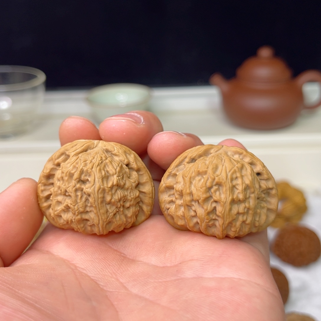 文玩核桃吊坠39尺全品白狮子，手感舒适