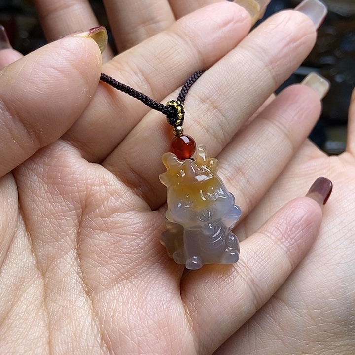 玛瑙/玉髓颈饰未镶嵌微****?