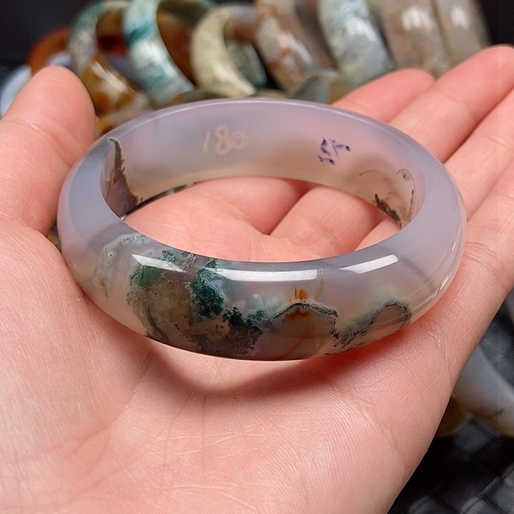 手镯玛瑙/玉髓未镶嵌郭*铄