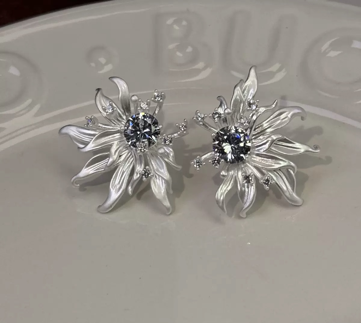 铜合金锆石耳饰 法式时尚锆石金属立体花朵气质轻奢高级感耳饰A82