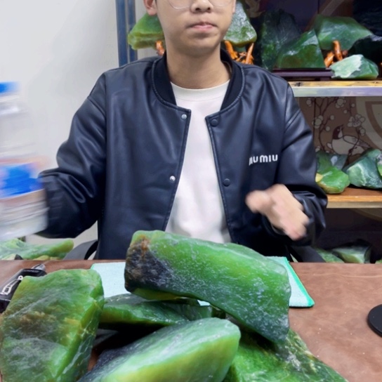 未镶嵌蛇纹石玉原石?****y