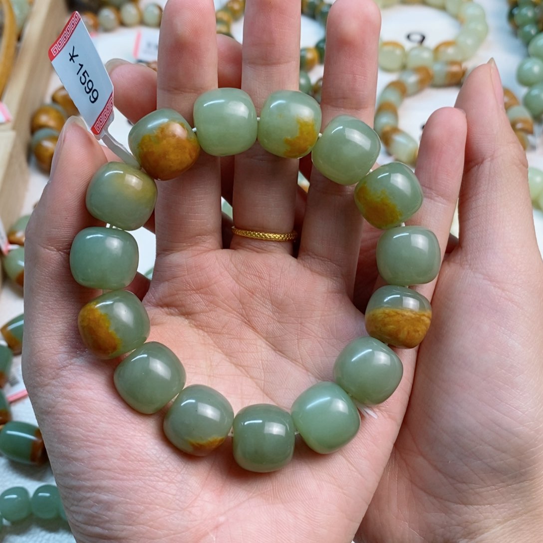 透闪石质玉手串未镶嵌