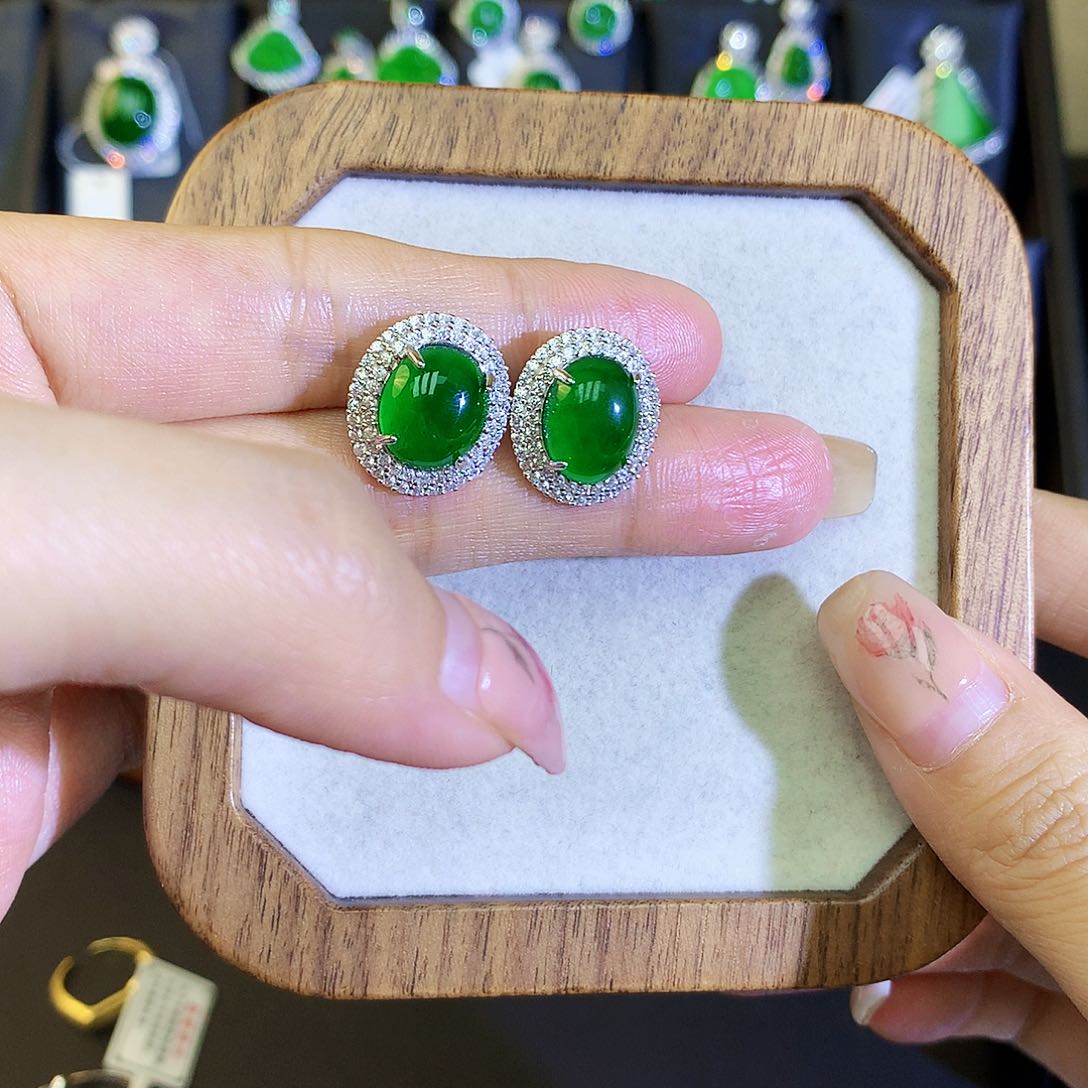 翡翠耳饰银S925镶嵌临****司天然翡翠蛋面耳钉