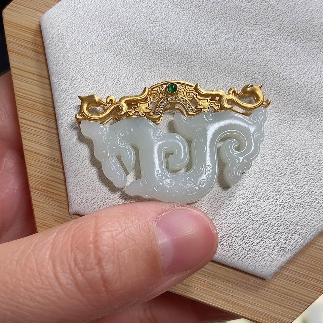 和田玉吊坠(不含链)18K金镶嵌