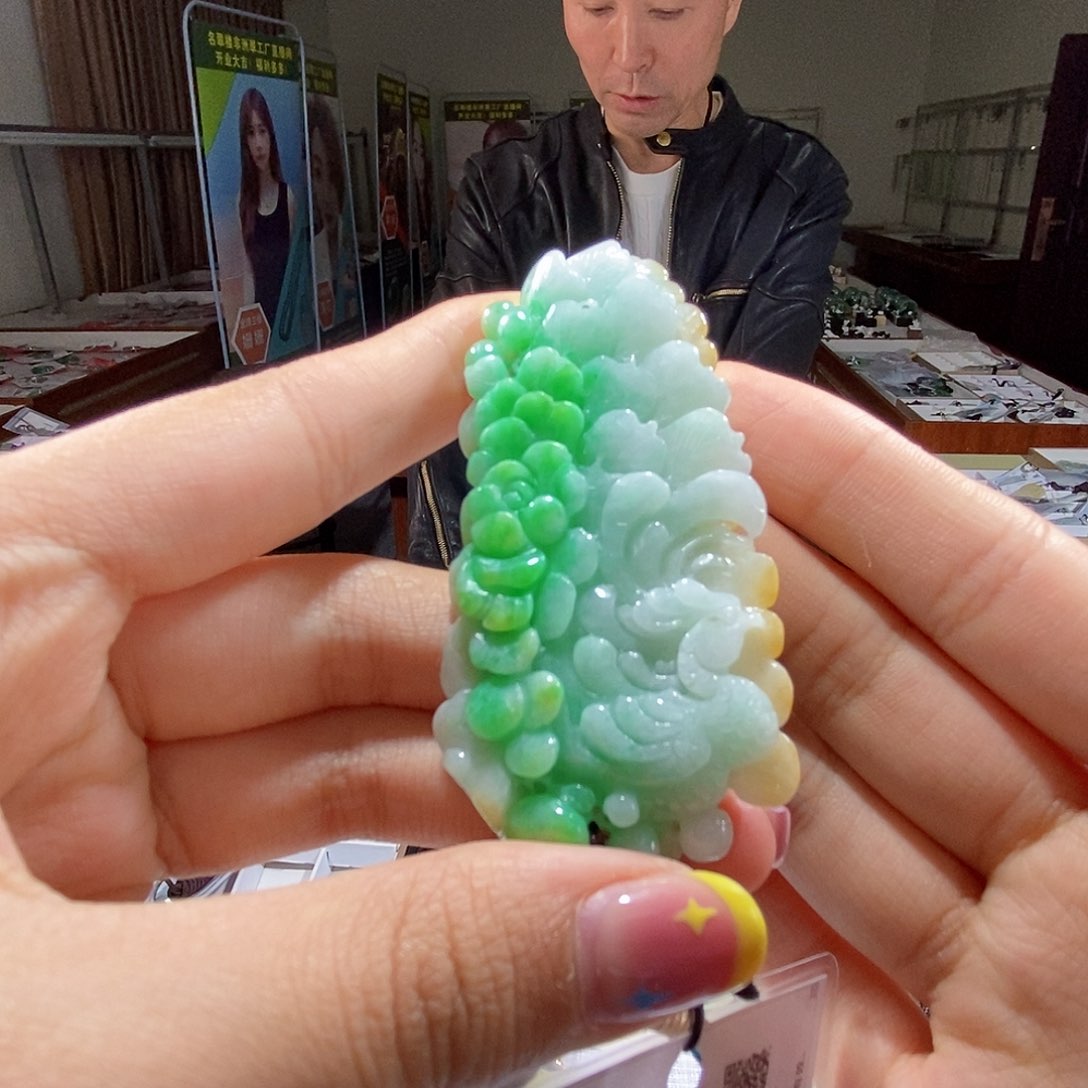 翡翠未镶嵌颈饰翡翠