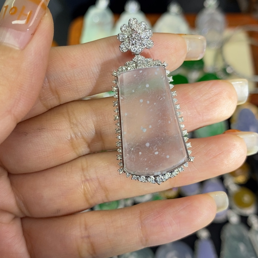 翡翠18K金镶嵌颈饰A货翡翠