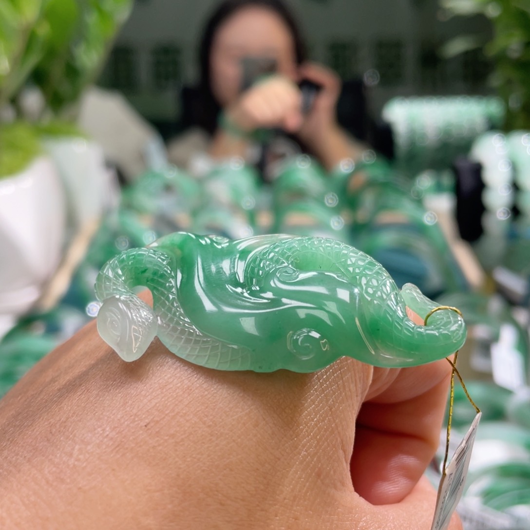 石英质玉颈饰未镶嵌