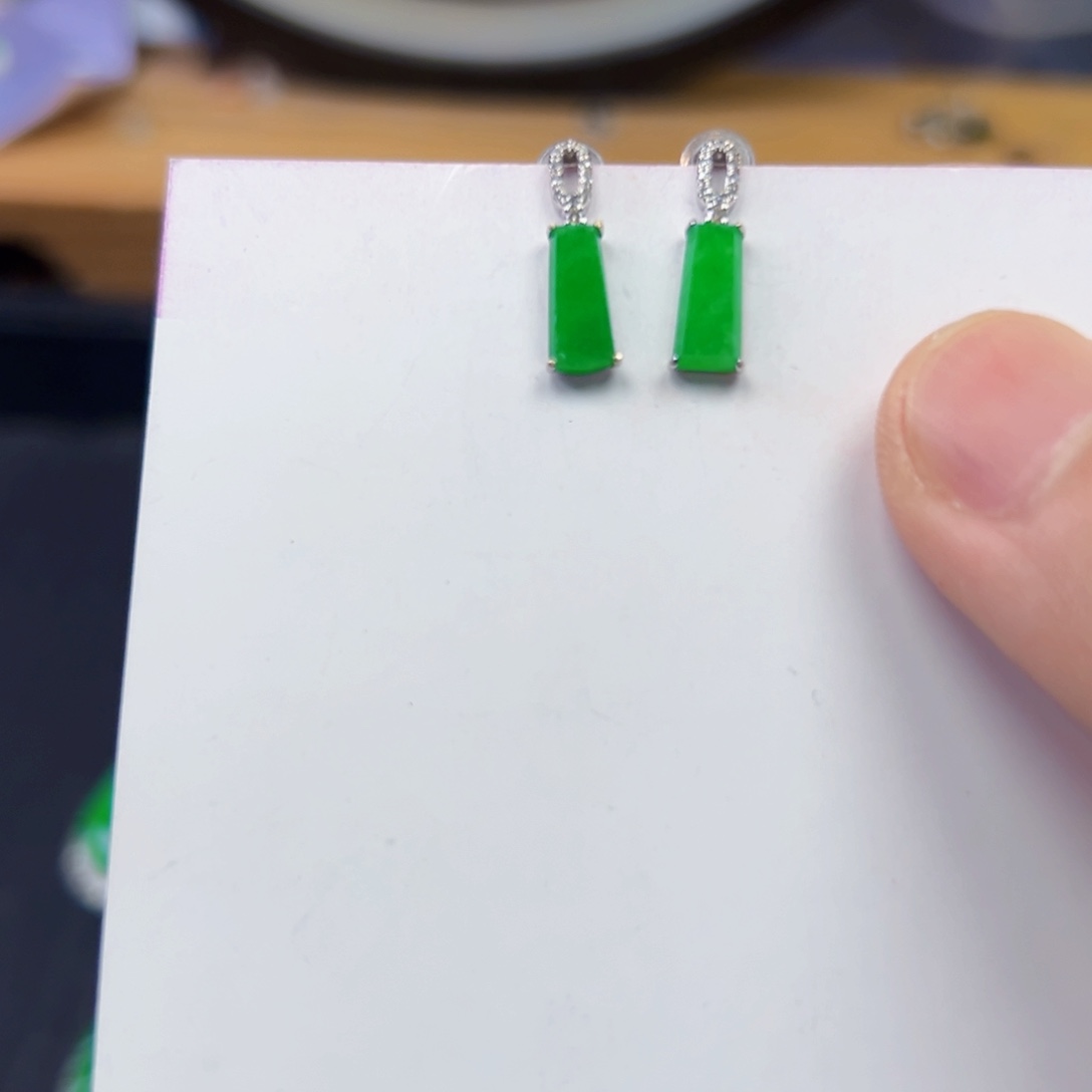 18K金镶嵌挂件翡翠一对