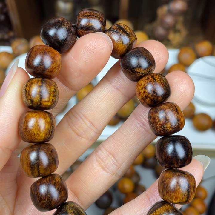 贡木把件啥**况手串手串