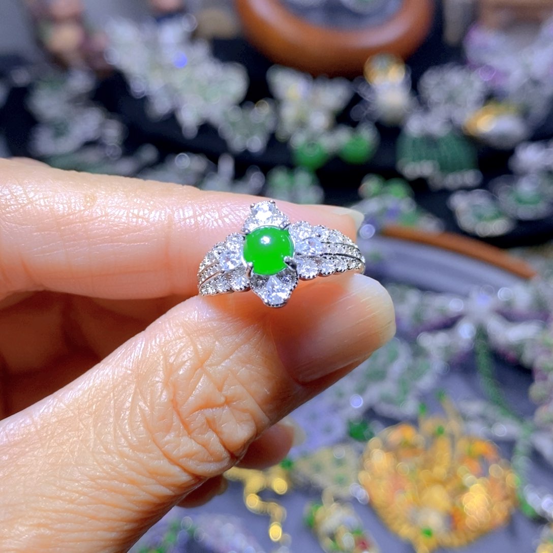 翡翠颈饰银S925镶嵌天然翡翠