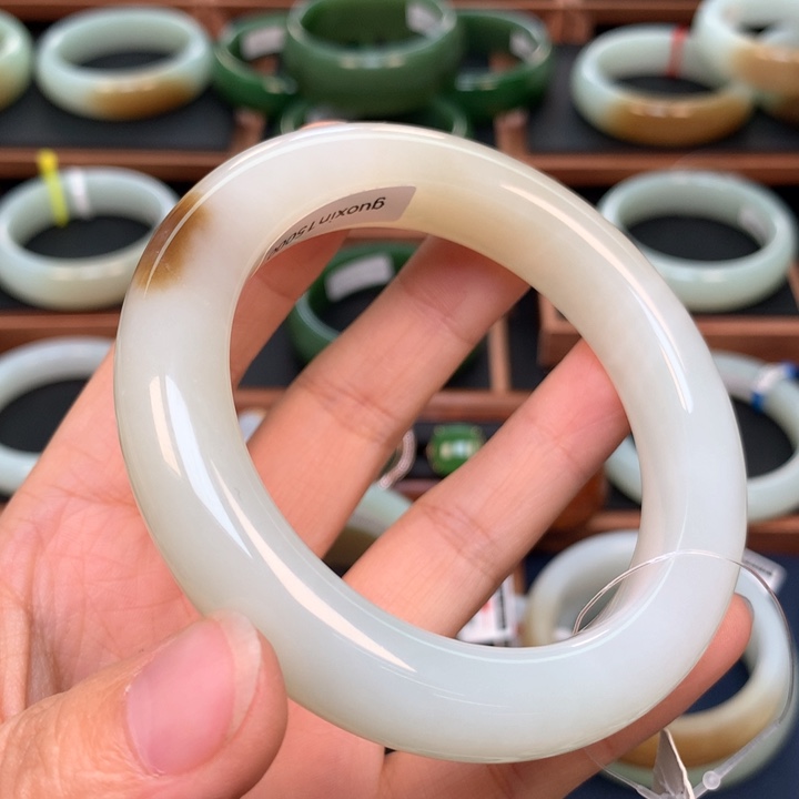 和田玉（糖玉）手镯未镶嵌奶*60