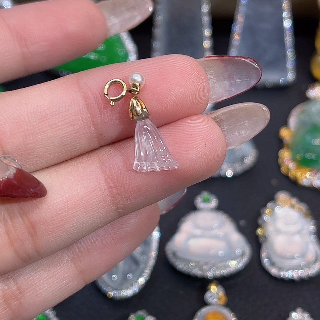 翡翠18K金镶嵌颈饰莲蓬头