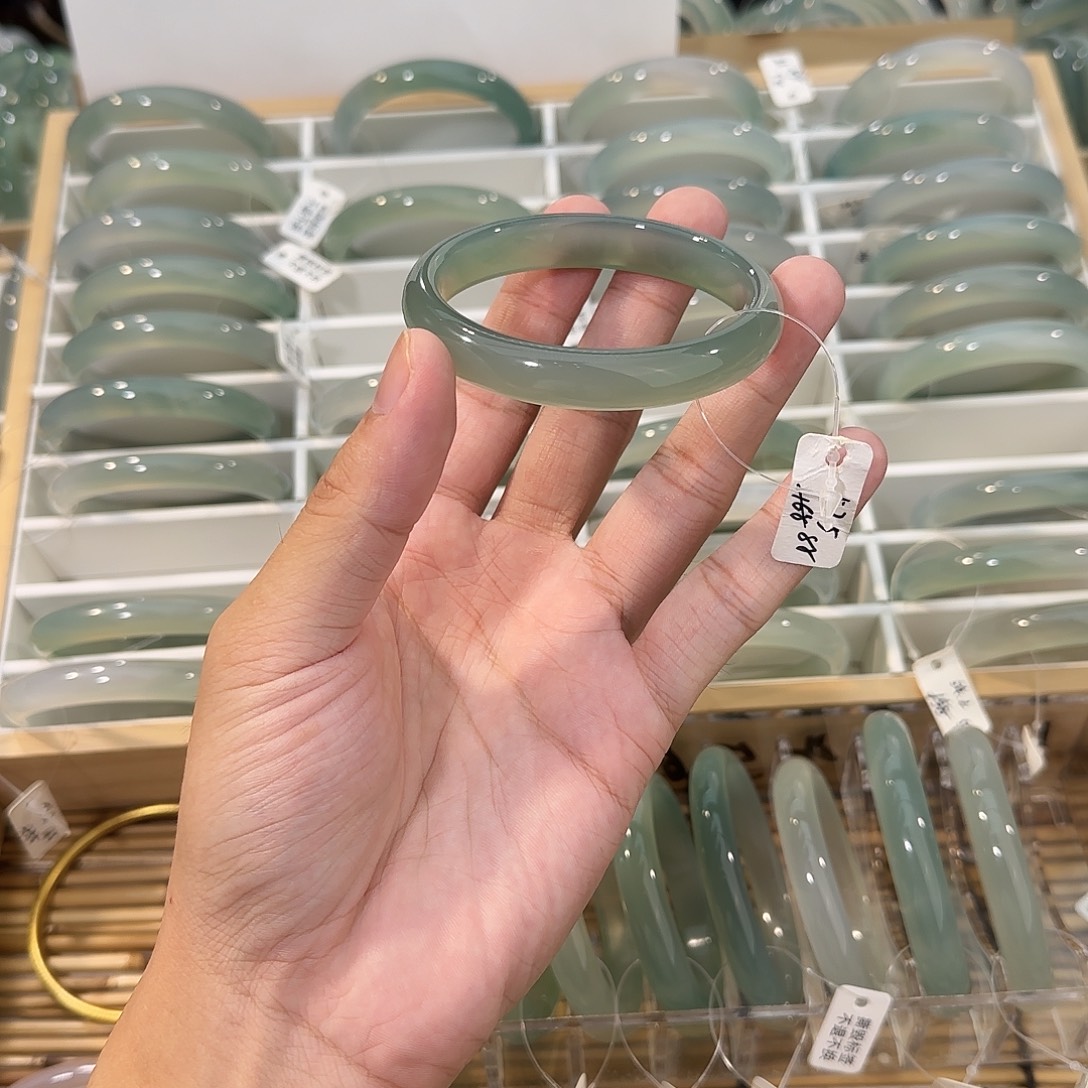 玛瑙/玉髓未镶嵌手镯圈口57.5