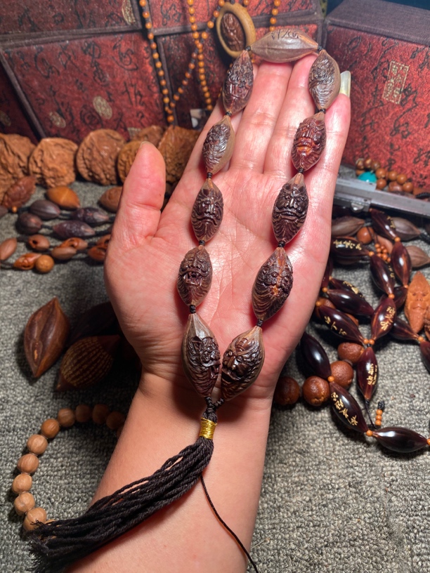 福利苏工核雕，纯手工雕刻，老苏工天然紫核留刀痕钟馗捉妖记手持