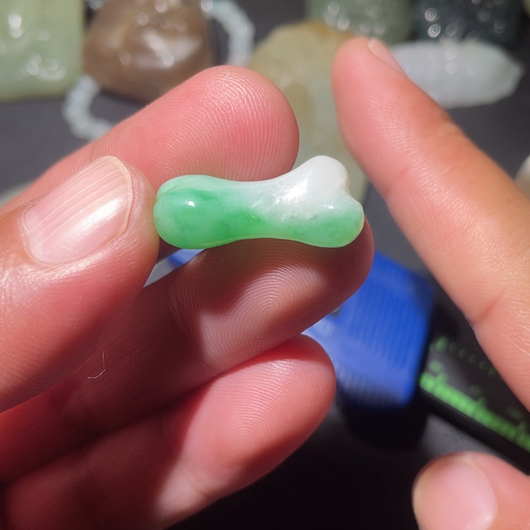 翡翠未镶嵌颈饰天然翡翠A货