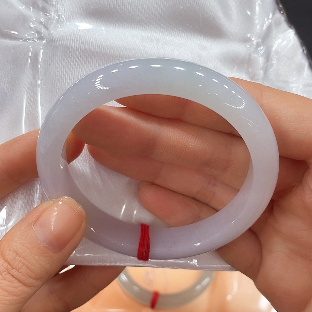 翡翠手镯未镶嵌翡翠手镯