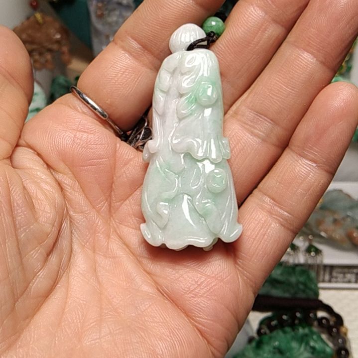 翡翠吊坠(赠链)未镶嵌