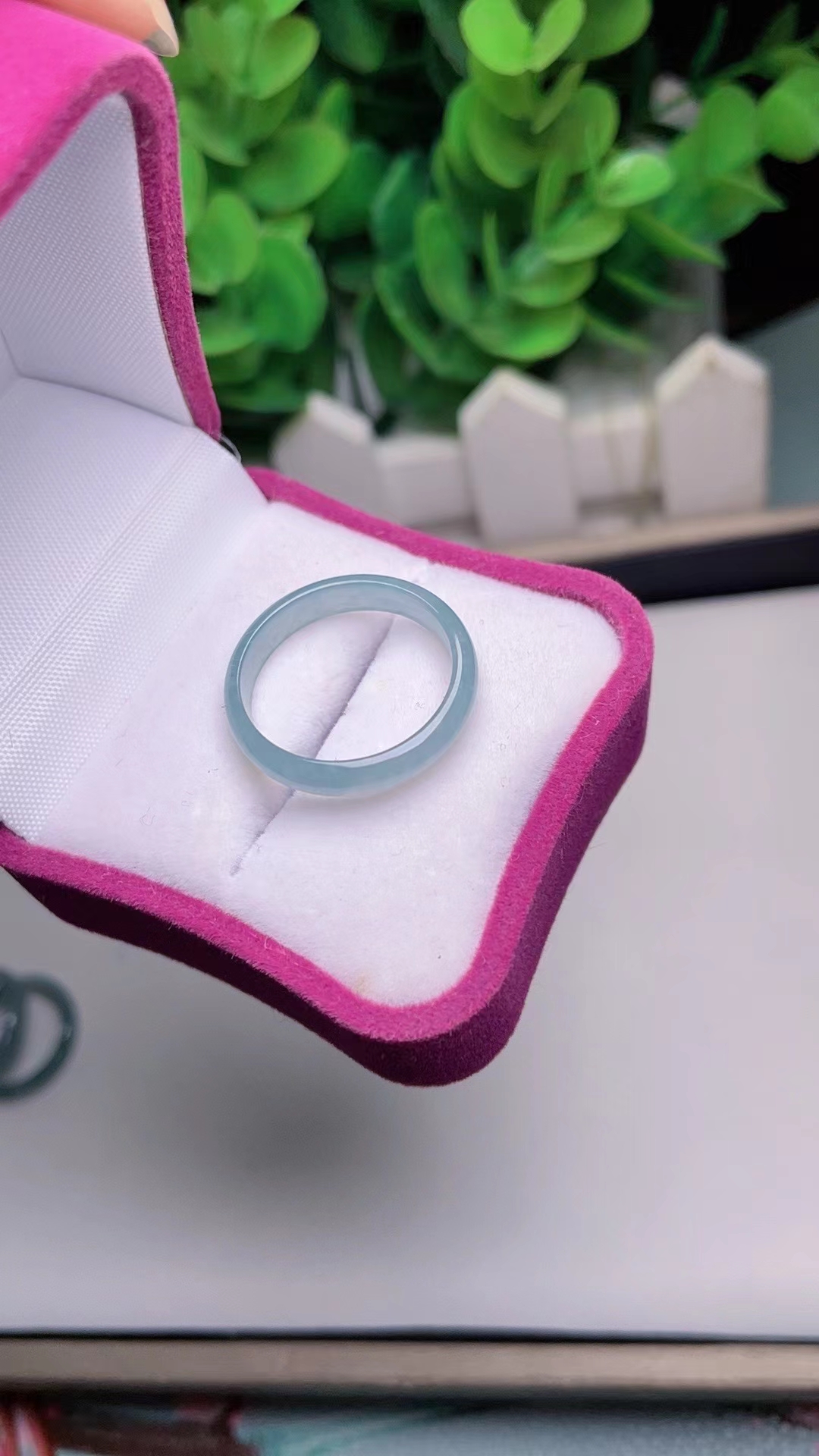 翡翠戒指，戒圈，跑环。尺寸规格齐全。下单报圈口。完美漂亮保真