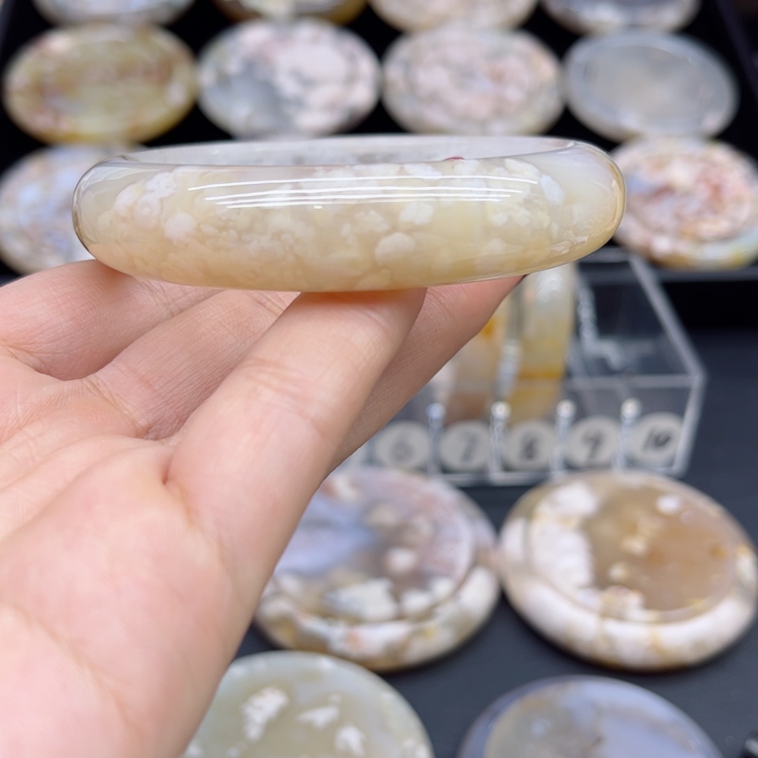 玛瑙/玉髓手镯未镶嵌6061