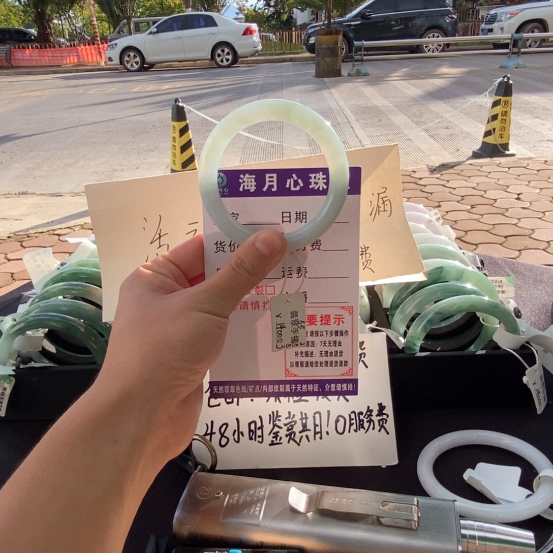 翡翠未镶嵌手镯（圆镯）