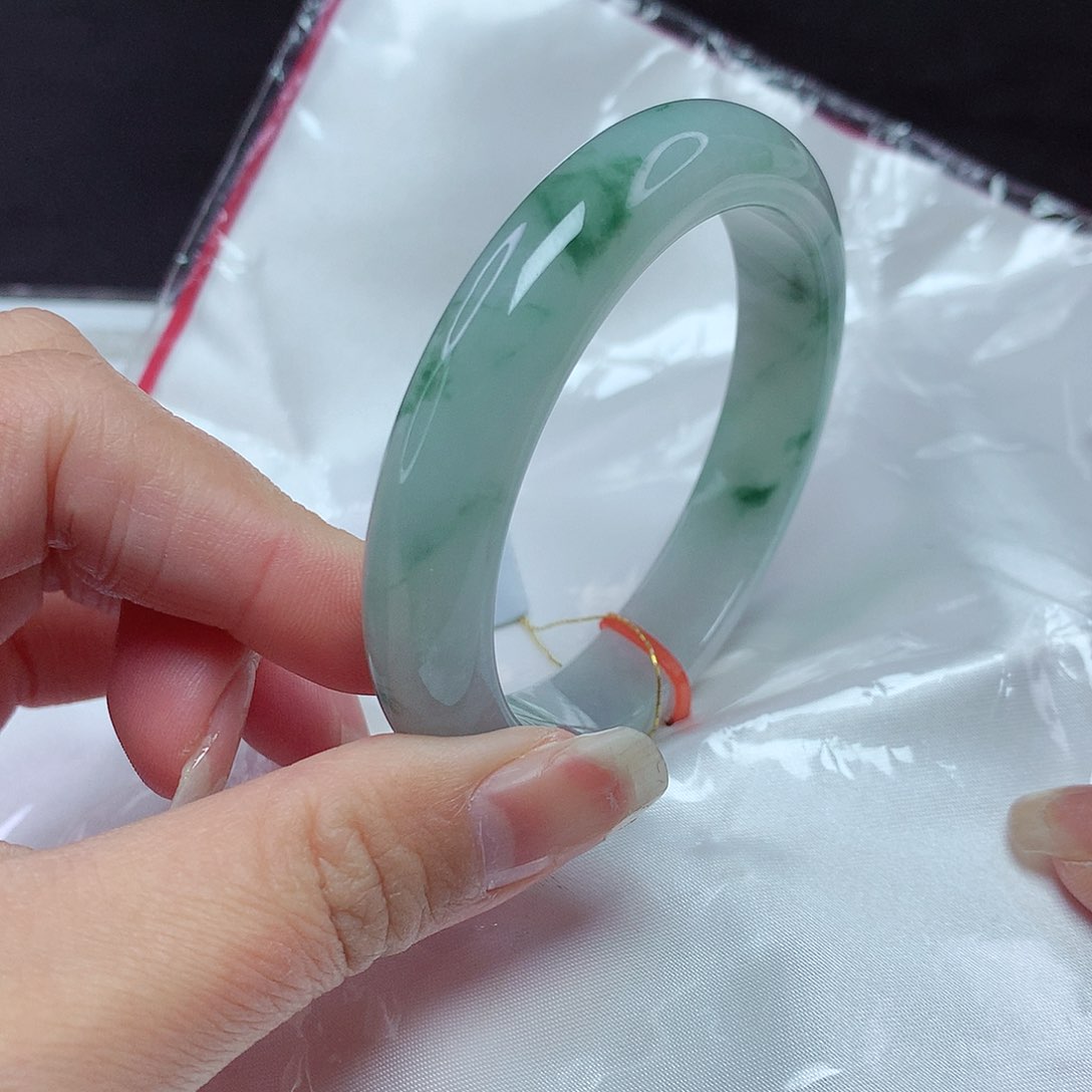 翡翠手镯未镶嵌53圈438