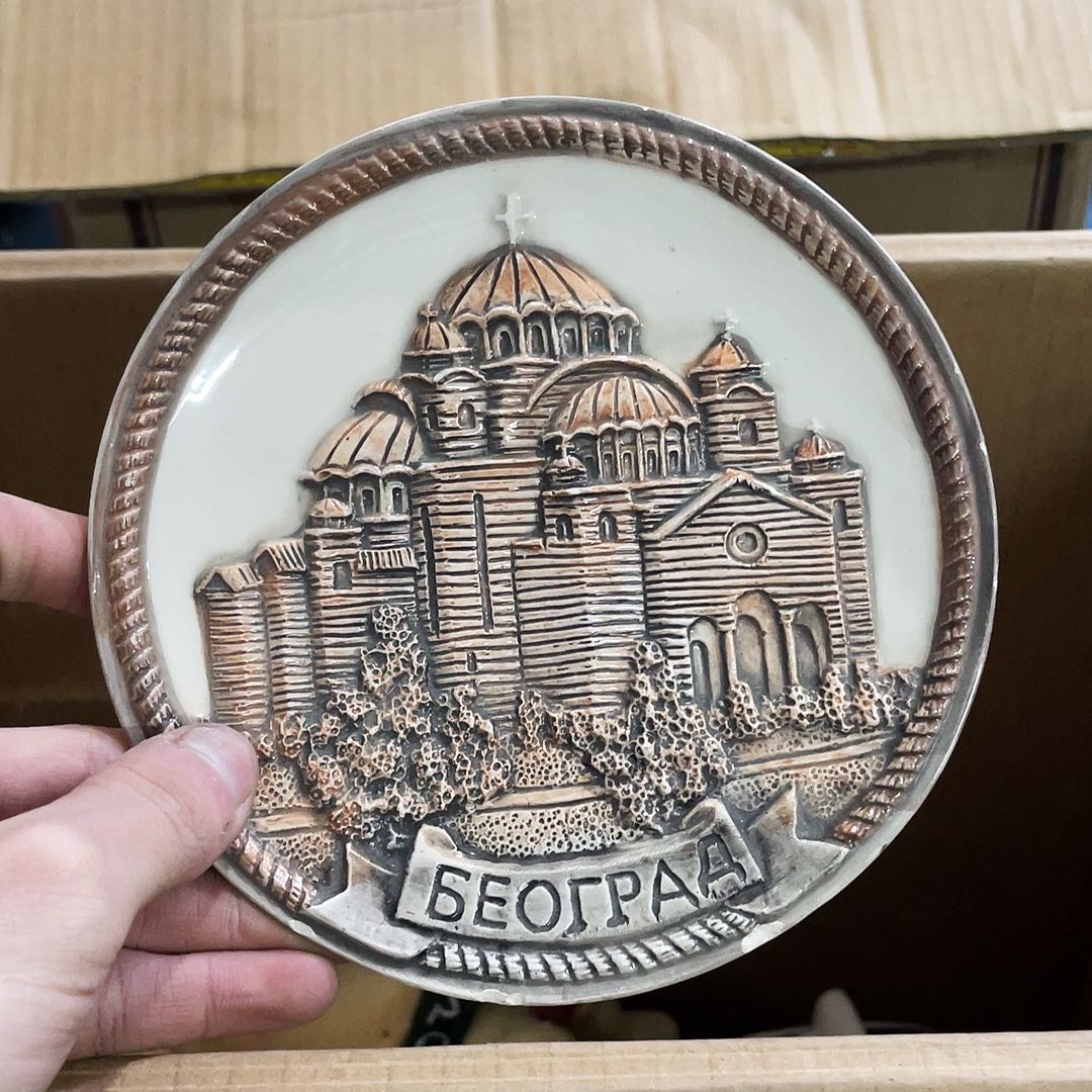 摆件   磕碰。封釉。