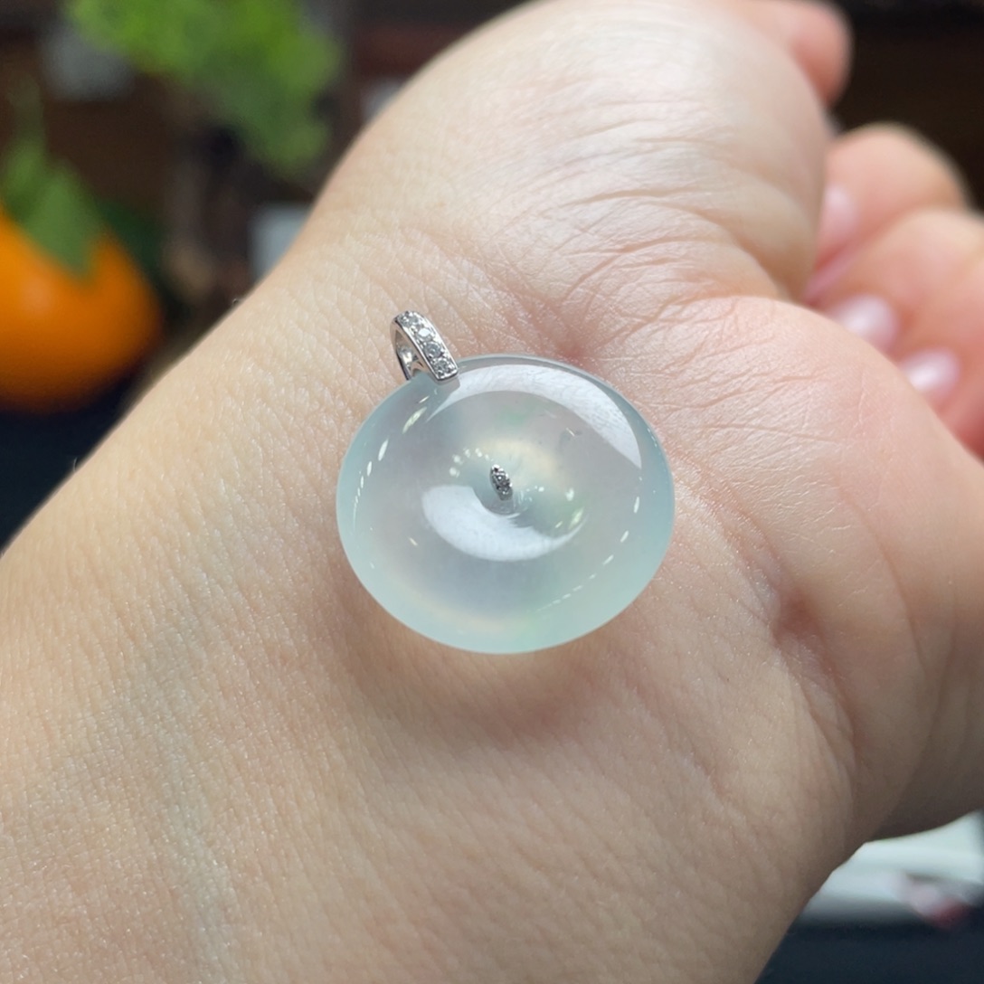 翡翠颈饰18K金镶嵌翡翠平安扣