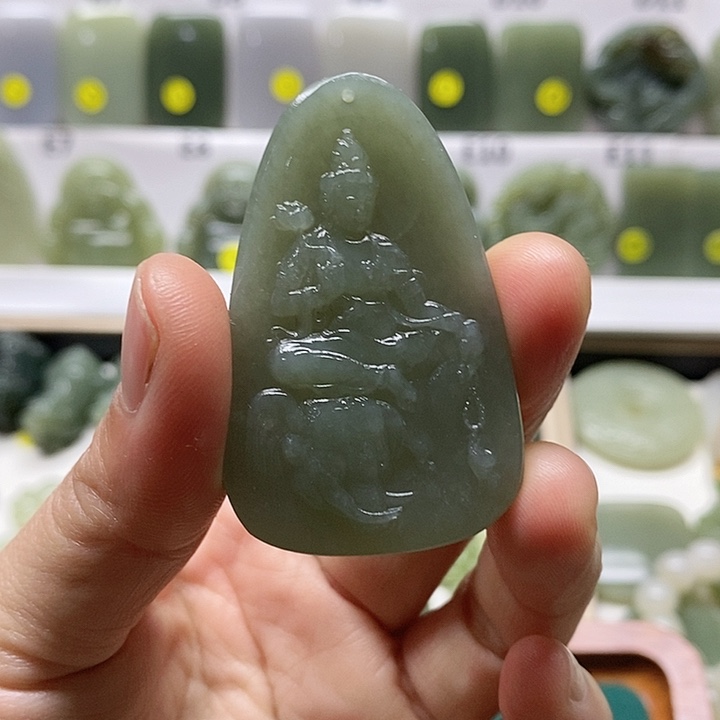 和田玉颈饰足铂镶嵌