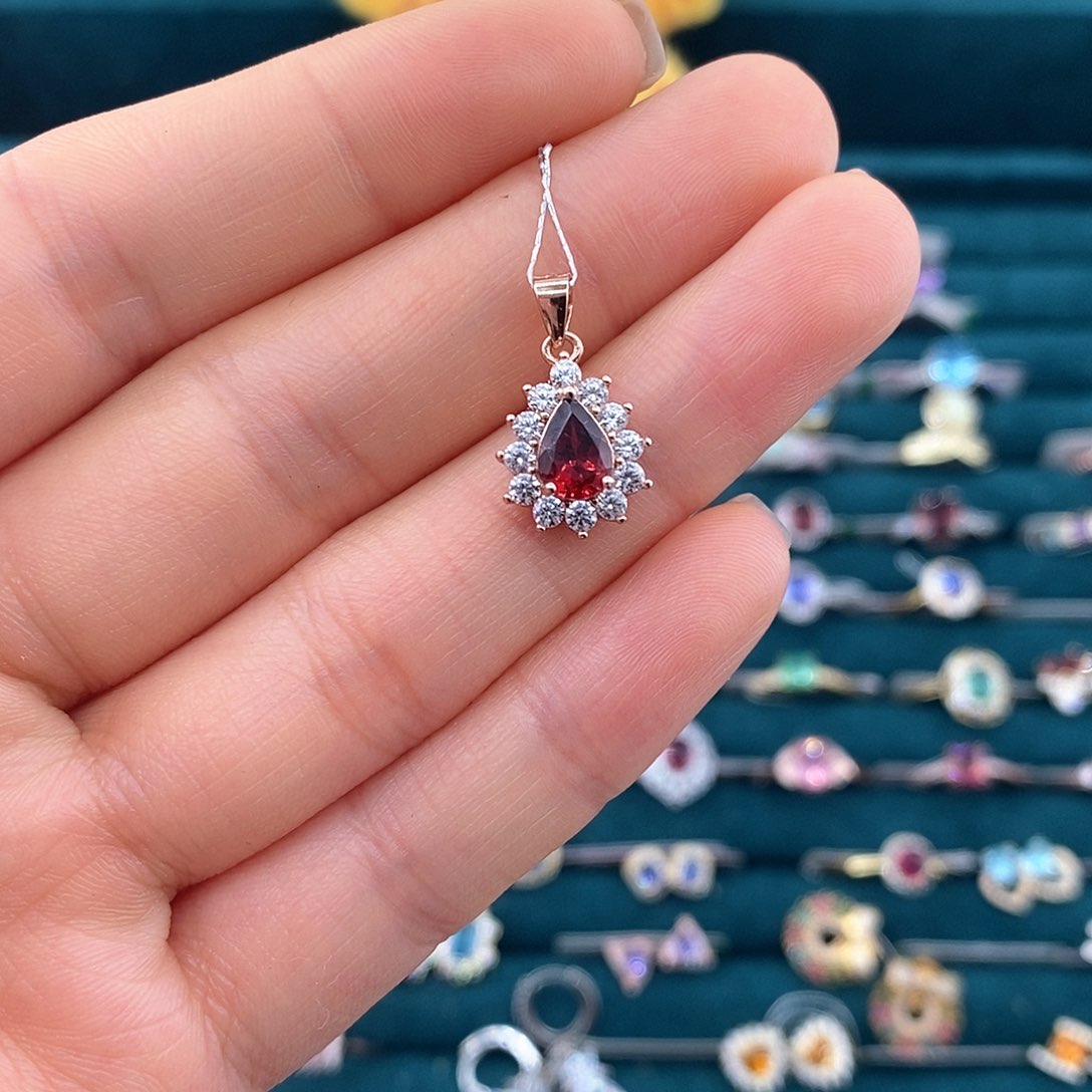 颈饰银S925镶嵌石榴石吊坠