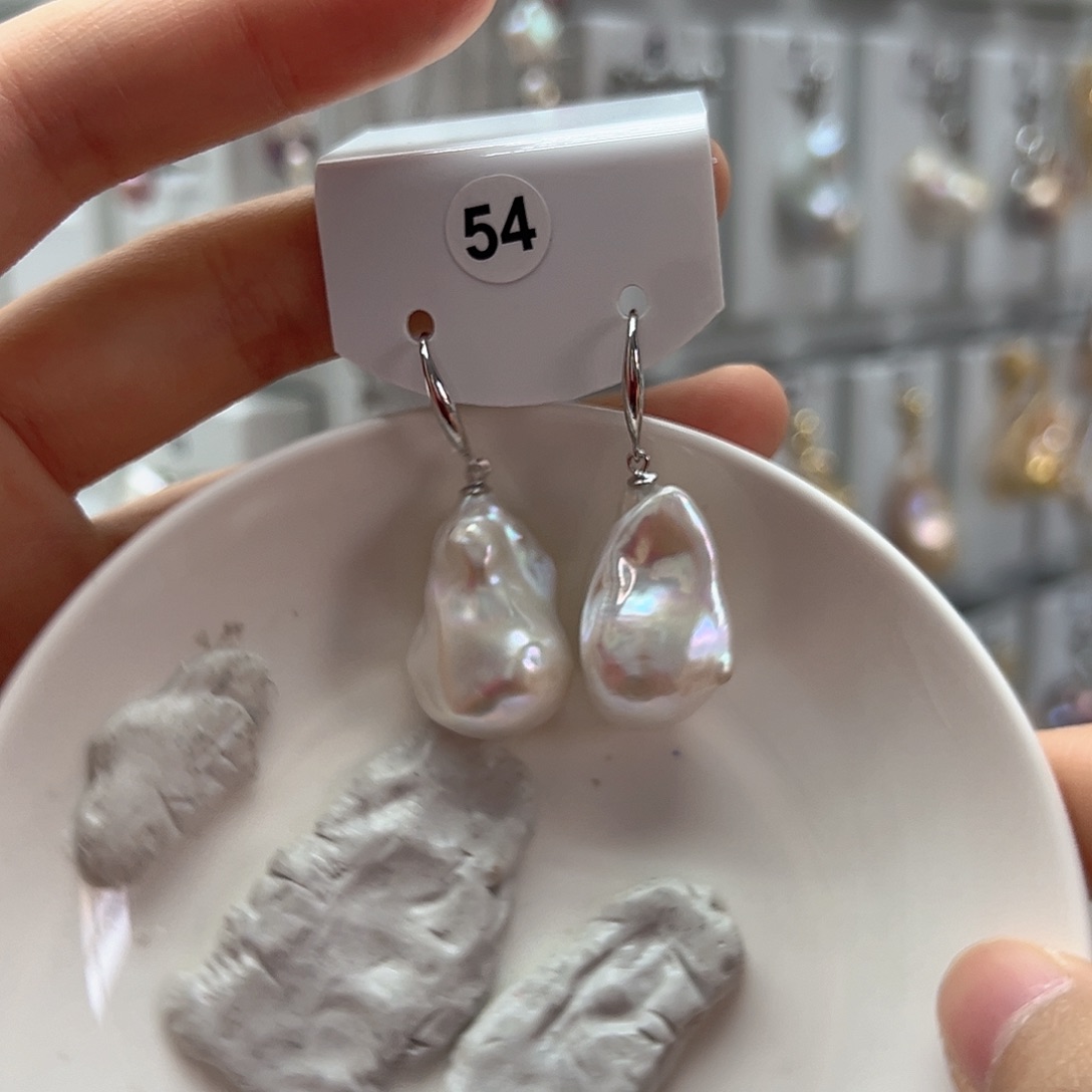 兔****银S925镶嵌耳饰淡水珍珠