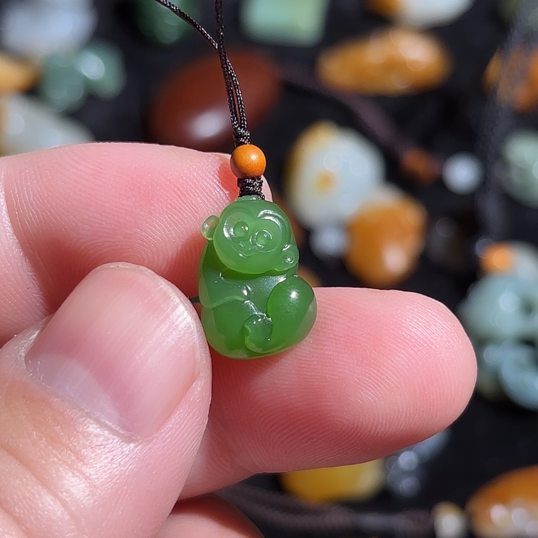 日***生和田玉未镶嵌颈饰