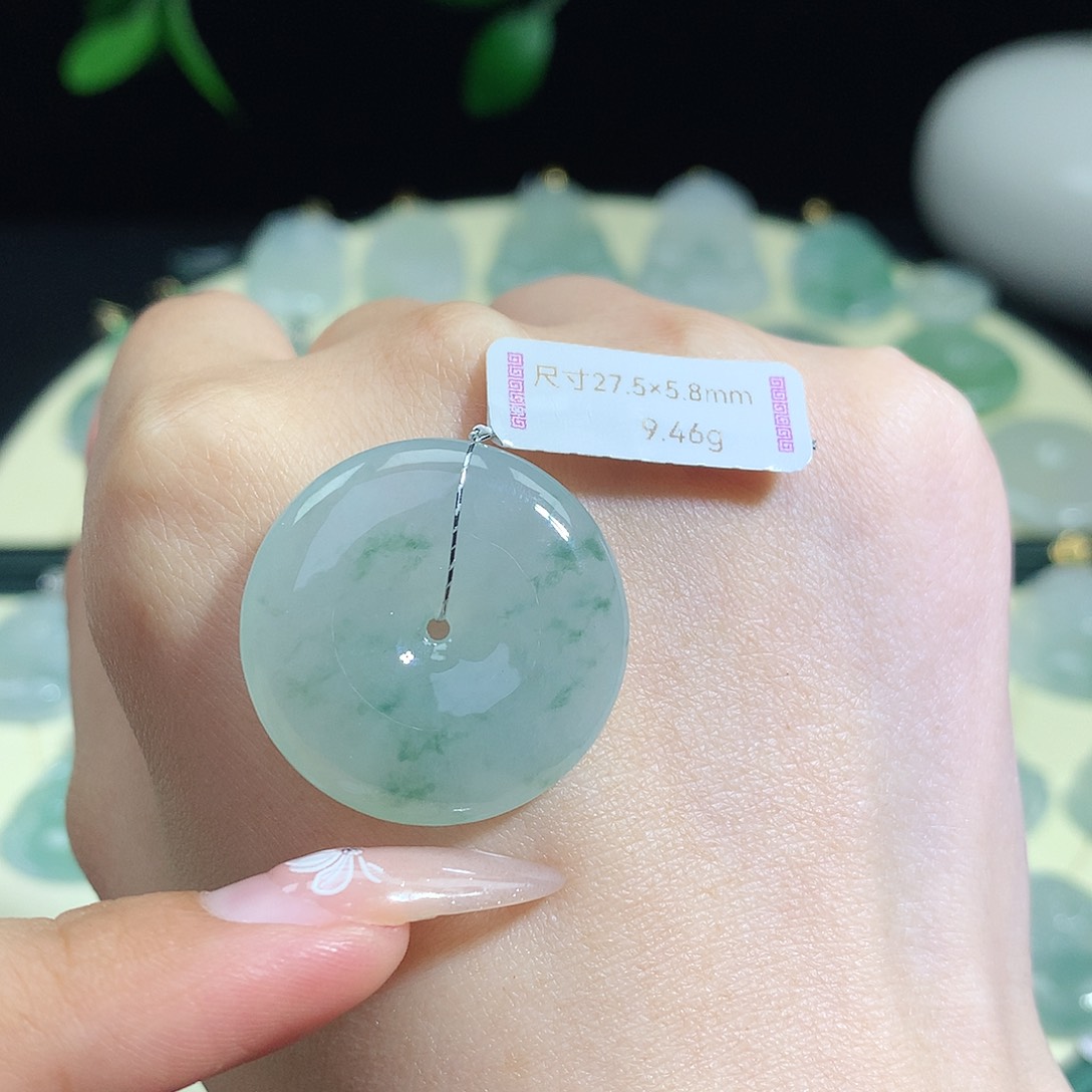 翡翠未镶嵌颈饰平安扣