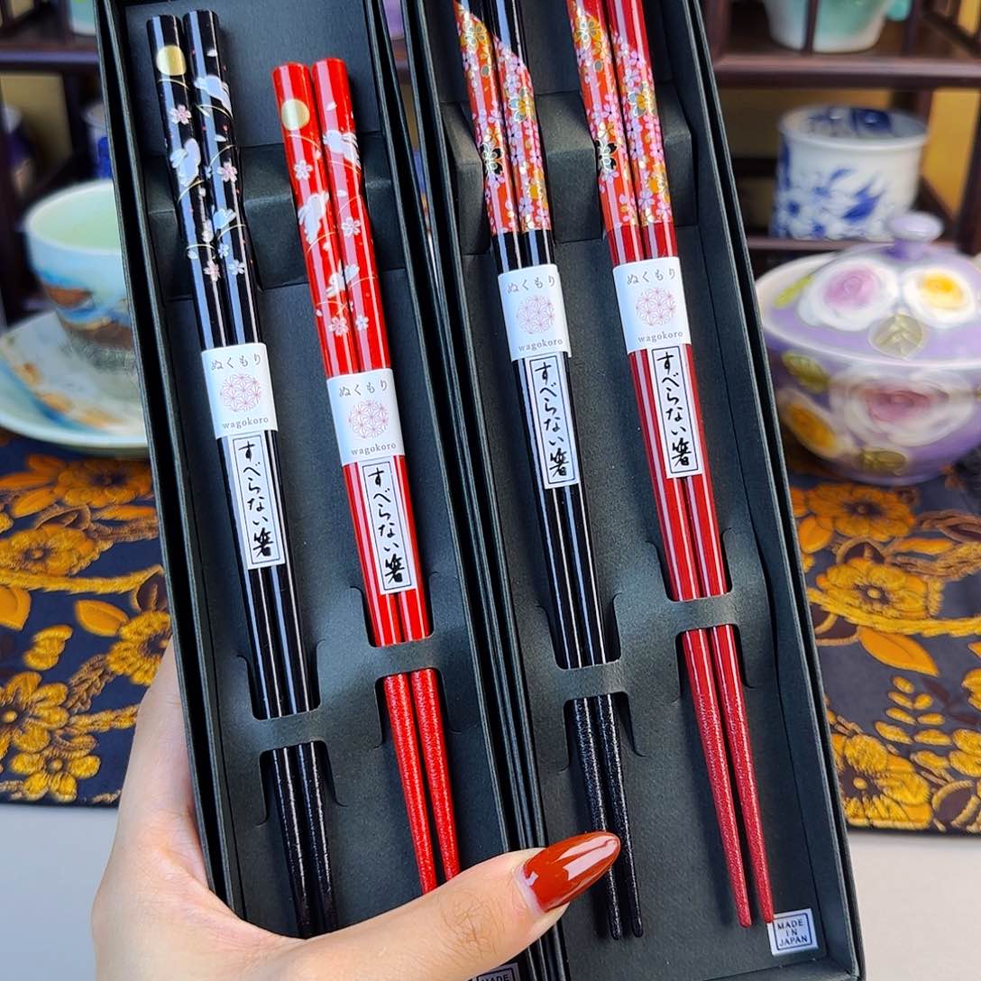 他家茶具瓷器真美！